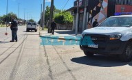 Tragedia en la zona oeste de La Plata: un motociclista murió tras chocar contra un poste 