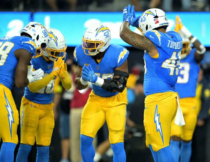 Chargers torment Aaron Rodgers in win over Steelers on Keenan Allen’s record night