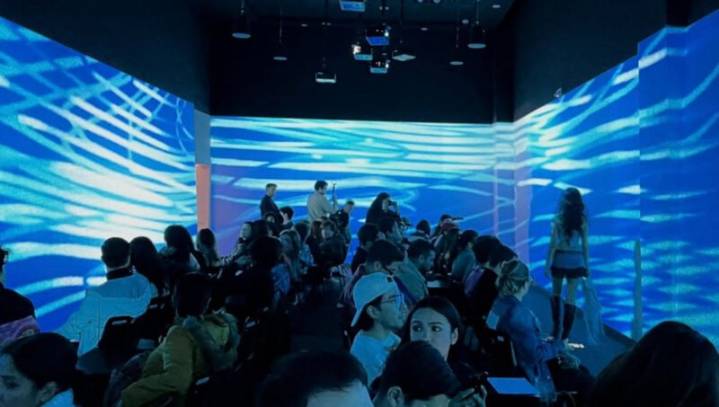 Presenta show inmersivo que fusiona moda, arte visual y música electrónica en la frontera