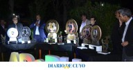 ADEPU exhibió los trofeos que entregará al finalizar el campeonato 2025