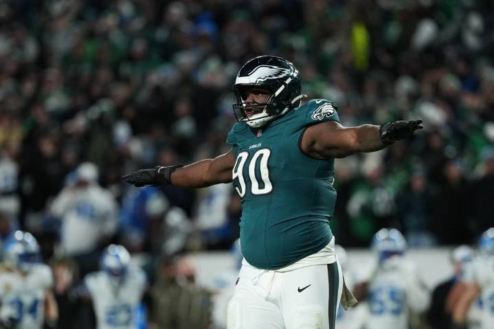 Eagles’ defense has carried them to an 8-2 record while the offense struggles – Winnipeg Free Press