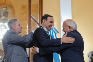 Imágenes: Entregan la Bandera de la Libertad Civil y condecoran a Valdés