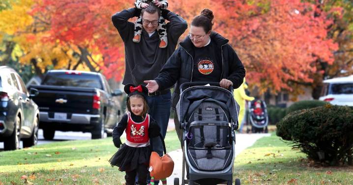 Photos: Trick-or-treating across northern Illinois – Shaw Local