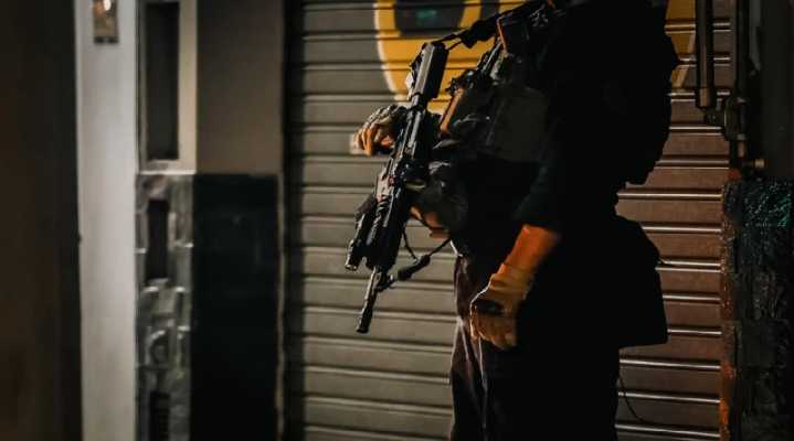 Gobierno de Milei establece una Policía Migratoria integrada por agentes enfocados en la represión