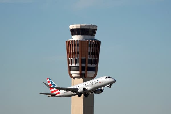 Thanksgiving air traffic could 'slow to a trickle'