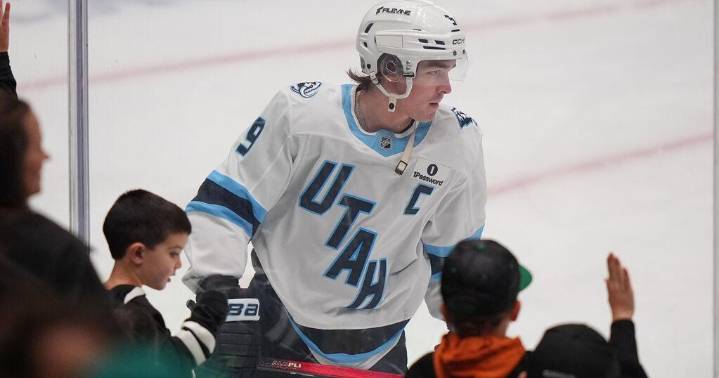 Mammoth's Clayton Keller plays in 4-3 loss to the Stars one day after father's death