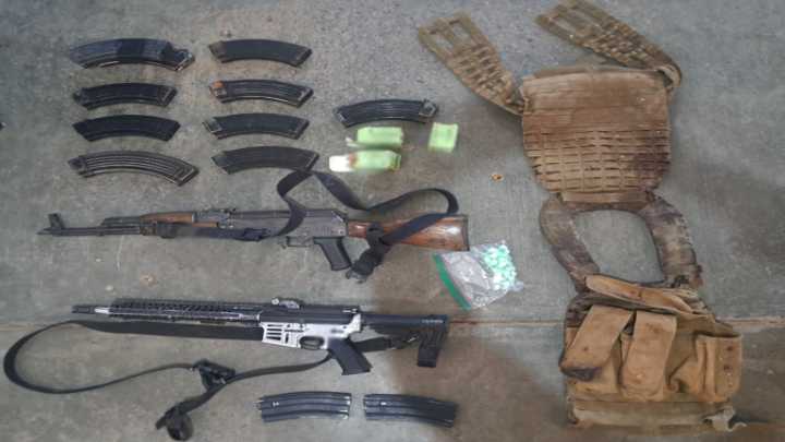 Ejército asegura armas, cartuchos y droga en Badiraguato