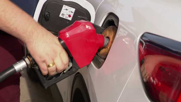 AAA: Prices jump at the pump ahead of Thanksgiving