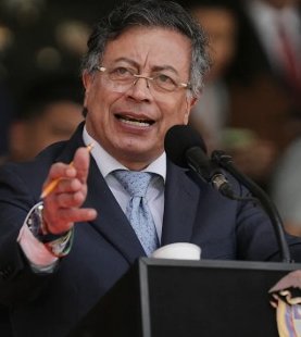 Petro sugiere un gobierno conjunto en Venezuela y afirma que participó en diálogos entre Washington y Caracas
