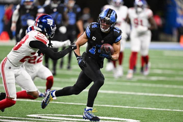 Lions WR Amon-Ra St. Brown exits with ankle injury