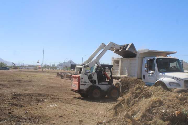 Realiza Municipio limpia de lotes baldíos