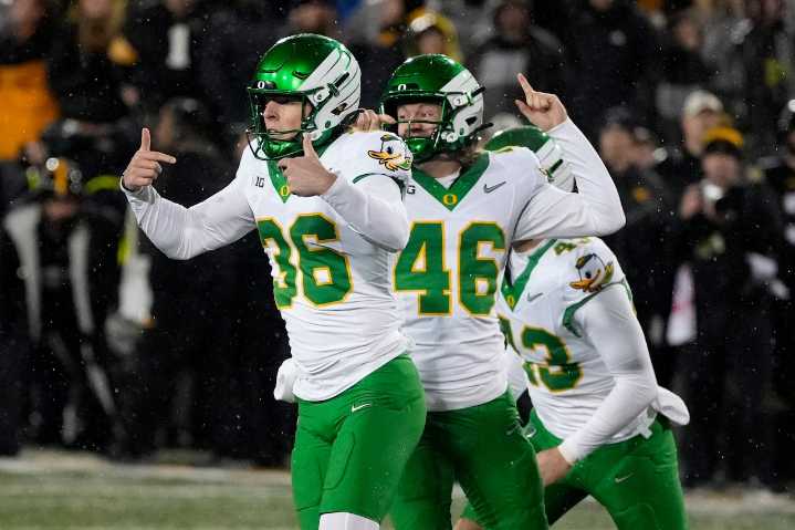 What they’re saying nationally, in Iowa City after No. 9 Oregon defeats No. 20 Iowa