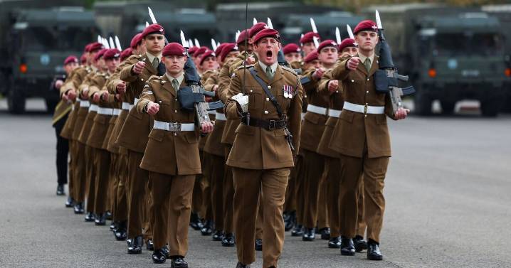 Should the UK reinstate National Service like France 