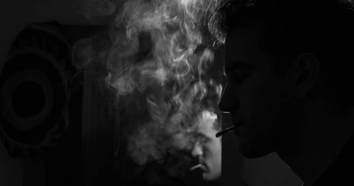 Dejar de fumar después de los 40 reduce el deterioro cognitivo y el riesgo de demencia