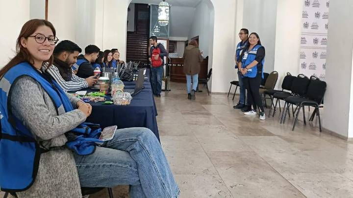 Disminuye afluencia en el centro de votación múltiple de la Presidencia Municipal