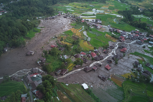 El número de muertos por inundaciones y deslaves en Sumatra, Indonesia, sube a 164