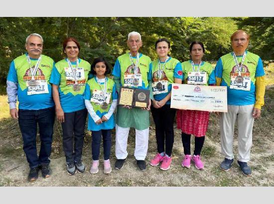 90-year-old border legend runs with four generations: Ferozepur Marathon-2025 salutes martyrs and family legacy [ FULL VIEW ]