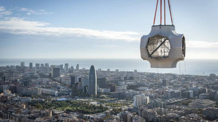 La Sagrada Familia coloca el núcleo de la cruz de la torre de Jesucristo y avanza hacia su culminación