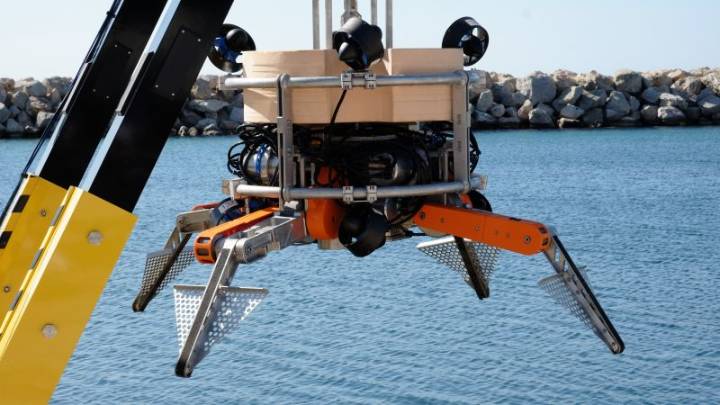 This unmanned underwater robot can remove ocean trash