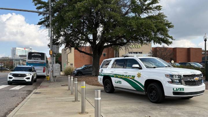 UAB football player charged in stabbing of 2 teammates before USF game