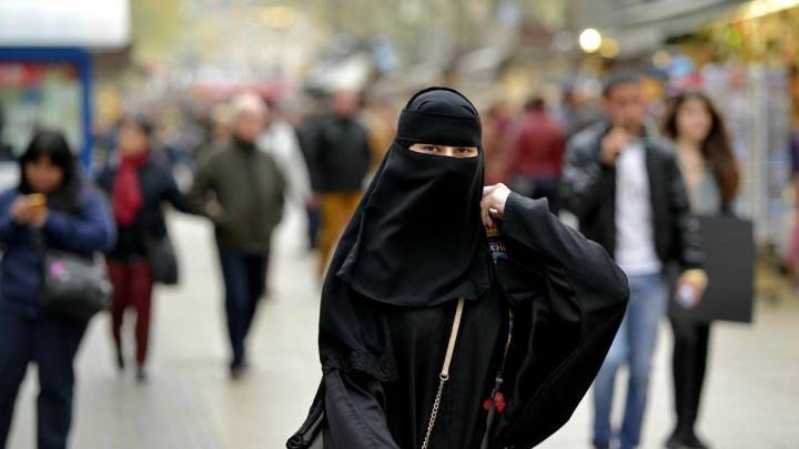 Vox traslada su cruzada contra el niqab a las Corts Valencianes para “defender a la mujer”