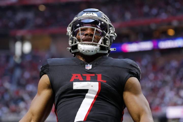 Fantasy football managers are freaking out about Bijan Robinson. Stop it