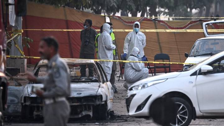 Al menos 12 personas murieron y otras 27 resultaron heridas tras un ataque suicida cerca a un tribunal en Pakistán