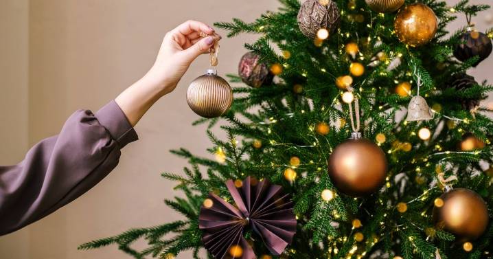 'I've put my Christmas tree up already and psychotherapists say you should too'
