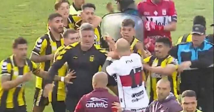 Madryn jugará la final por el ascenso, pero la tarde terminó en un escándalo feroz