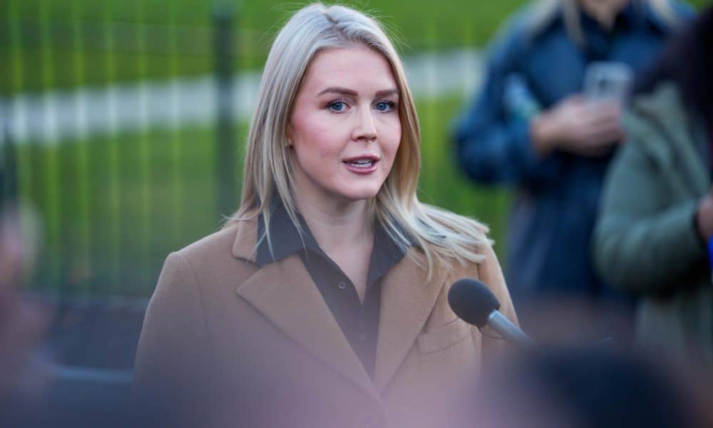 ICE detiene a una mujer con conexión familiar con la portavoz de la Casa Blanca