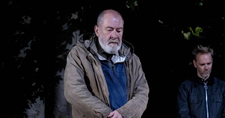 Bear fights back in explosive Emmerdale spoiler video as Ray faces his wrath