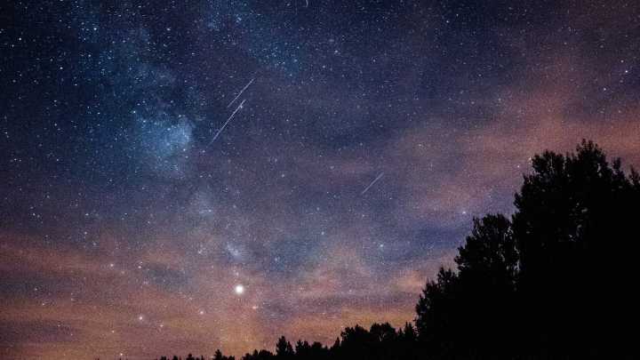 ¿Hasta Cuándo Se Podrá Ver la Lluvia de Estrellas Leónidas y Cuál Es el Mejor Horario?