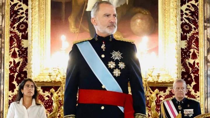 De un equipo de 11 hombres a una dirección casi paritaria: la transformación tranquila de Felipe VI