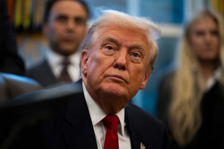 Trump presiona a legisladoras republicanas por ley que revelaría archivos de Epstein, reportan