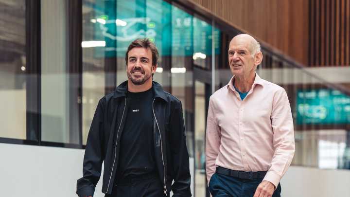 Aston Martin anuncia cuándo presentará el AMR26, el coche de Newey con el que Fernando Alonso buscará ganar