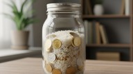 Armar un frasco con arroz y monedas: cómo hacerlo el 1° de diciembre para atraer abundancia