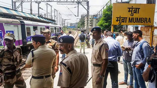 Thane accident: GRP initiates action against railway engineers in unprecedented move