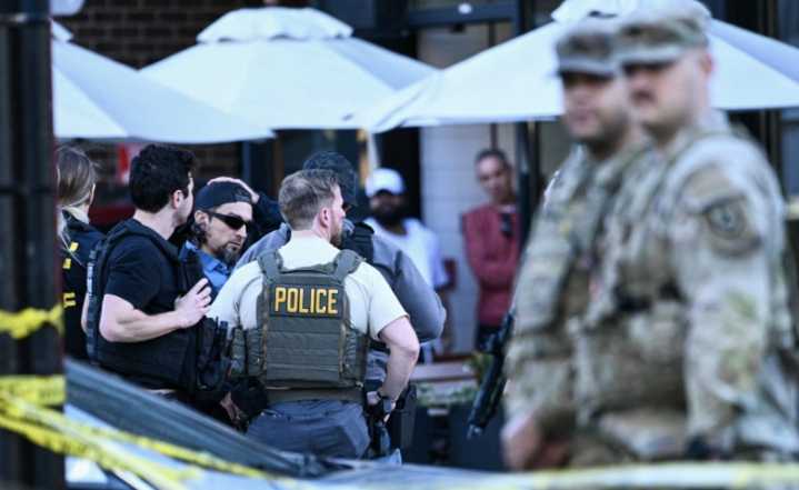 Fiscalía de EU acusará por asesinato en primer grado al sospechoso de disparar a la Guardia Nacional