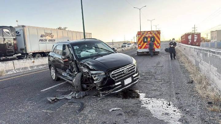 Camioneta chocó contra muro de puente en Visthá