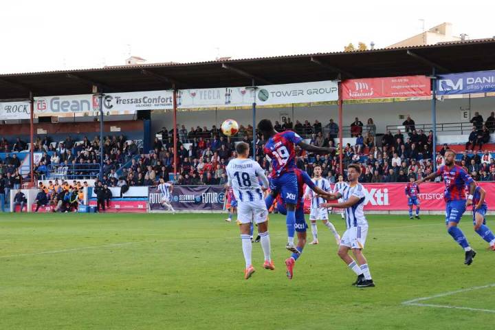 El Recre se viene de vacío de Yecla tras otro mal partido