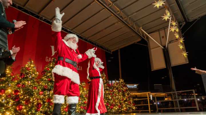 North Jersey malls have many holiday events to attract shoppers