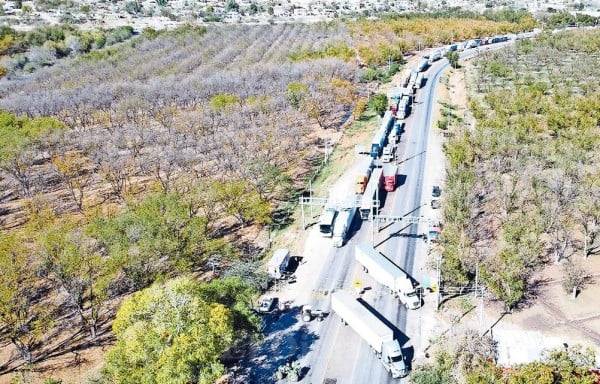 Varados, más de 54 mil vehículos en carreteras