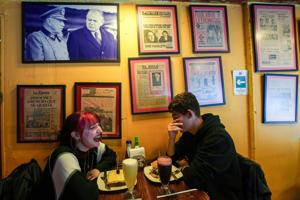 ¿Pinochetista o comunista? La pregunta que resuena en Chile de cara a unas polarizadas elecciones