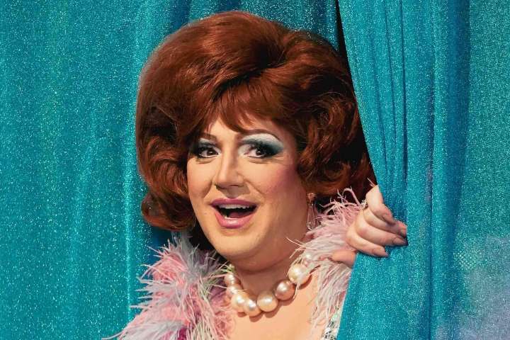 De la cocina al escenario. El famoso pastelero que debutará en teatro, en el mismo rol que hicieron Divine, Travolta y Pinti