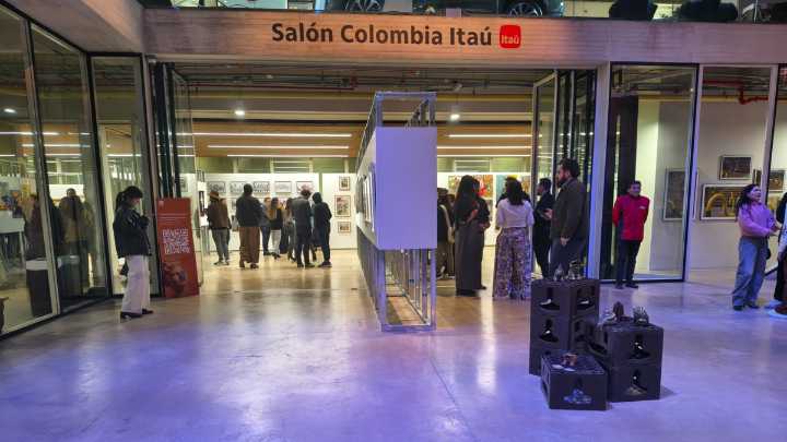 33 artistas de los 32 departamentos del país exponen sus obras en el Salón Colombia Itaú de la Feria del Millón