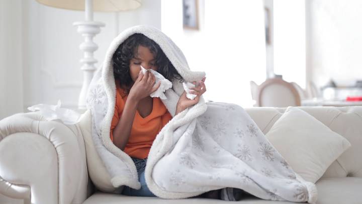 Cierre de gobierno frena datos de CDC y aumenta riesgo de gripe y COVID