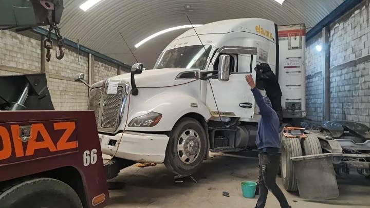 Cateo federal en Papalotla revela presunta red de robo de transporte y mercancía