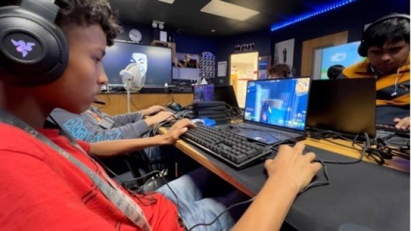 ‘Sube de nivel’ YISD con beca para expandir programa de 'e