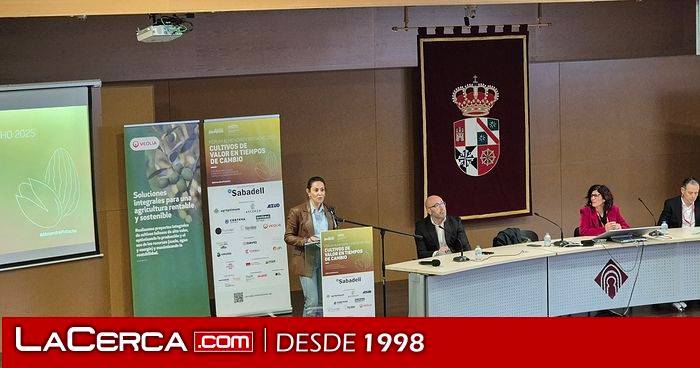 González de la Aleja anima al sector de la almendra y el pistacho a seguir "dando valor añadido a la agricultura y fijando población en zonas rurales"