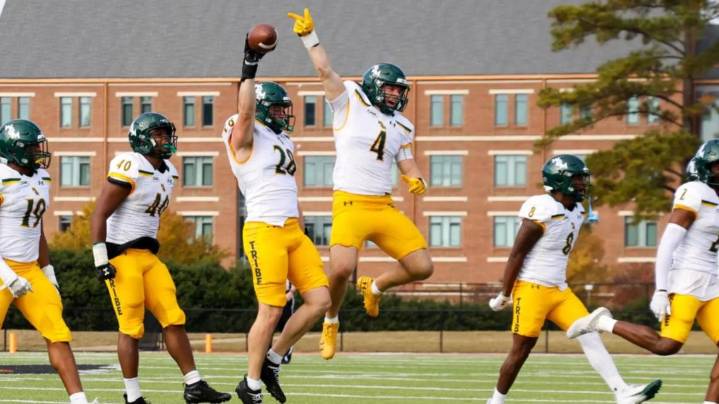 William & Mary rallies late to defeat Campbell 30